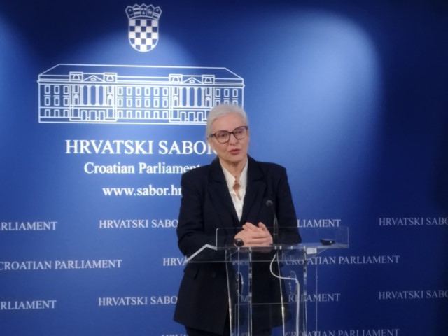 Radojčić u Saboru upozorila na predloženi zakon s figom u džepu protiv medija i novinara   